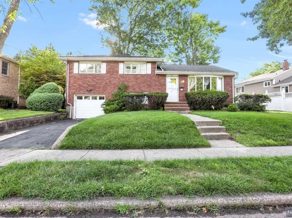 36 Hazel St, Dumont, NJ 07628