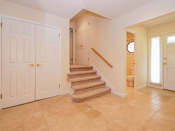 4th image of 20 Leatherstocking Ln