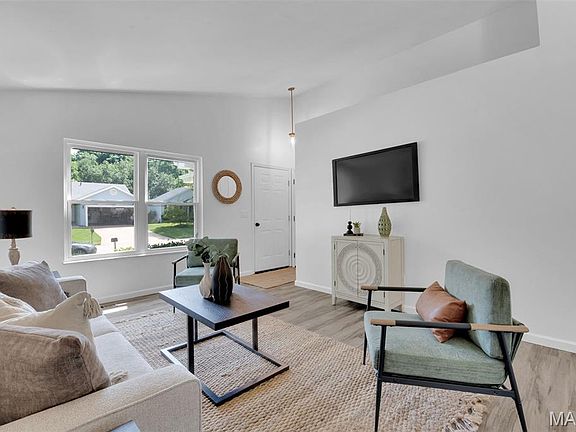 3rd image of 427 Xavier Ct