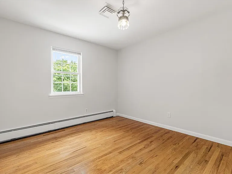 649 White Plains Rd — Photo 12