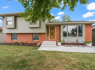 806 Hickory Dr, Huxley, IA 50124