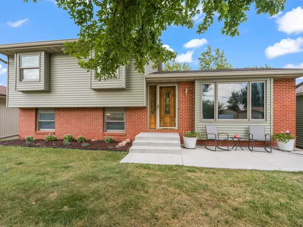 806 Hickory Dr, Huxley, IA 50124