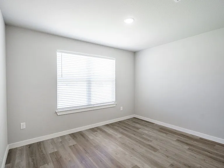 2718 Roman Ln — Photo 14