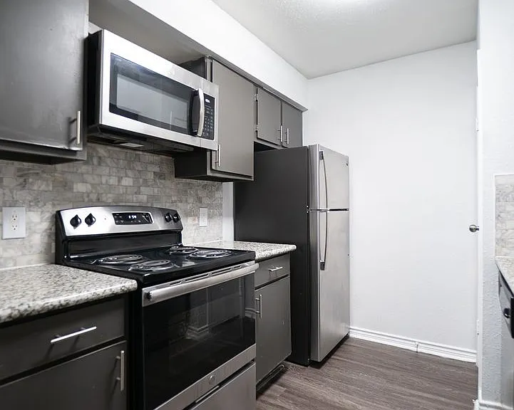 Chesapeake Apartments — Photo 26