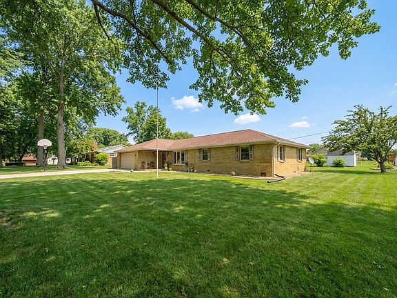 3rd image of 2304 Meadow Way