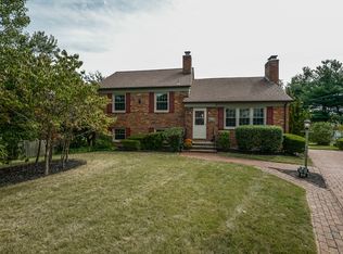6111 Fox Hill St, Springfield, VA 22150