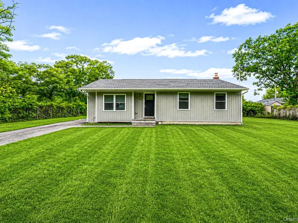18 Jackson Street, Farmingdale, NY 11735
