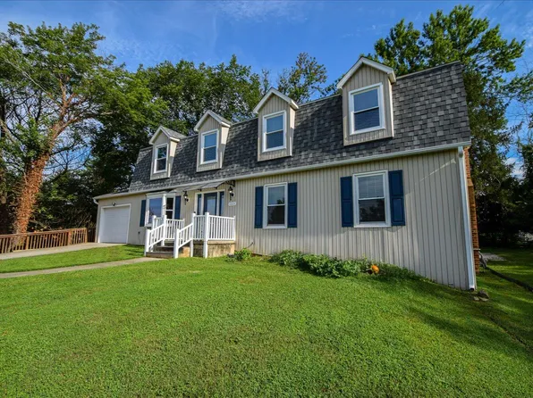 1223 Stoutamire Dr, Salem, VA 24153