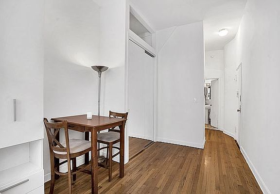 3rd image of 509 E 88th St APT 1A