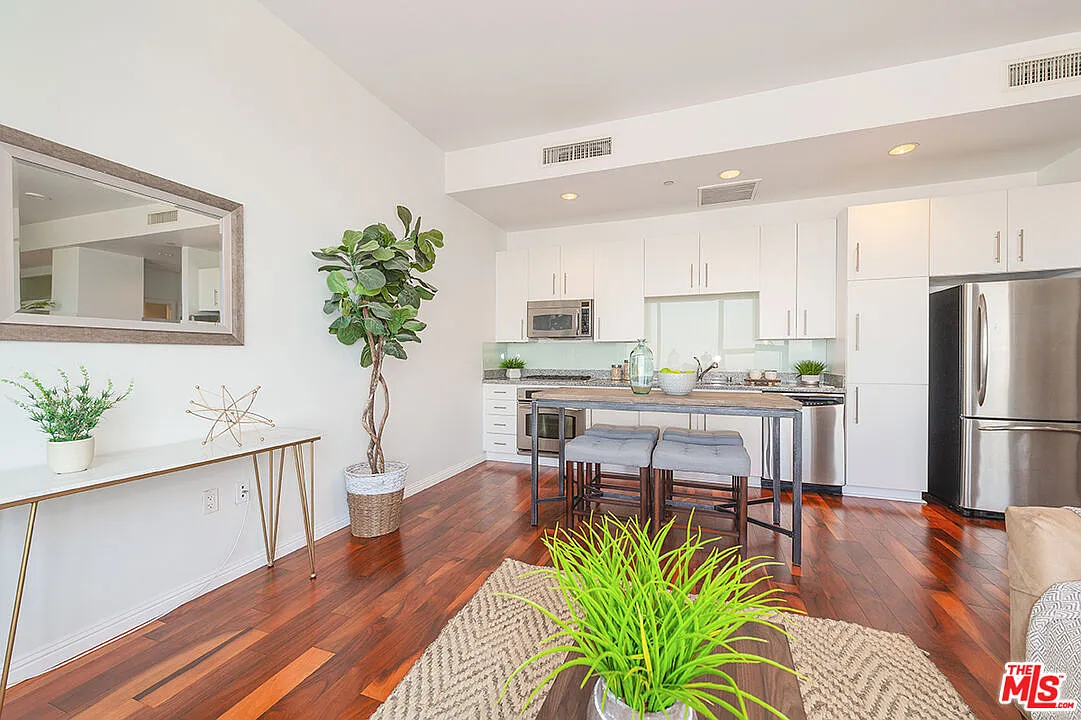 Studio, 1.0 bath, 670 sqft, $2,700 — Photo 3