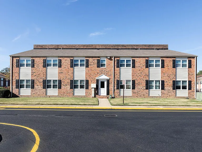 Driftwood Apartments — Photo 13