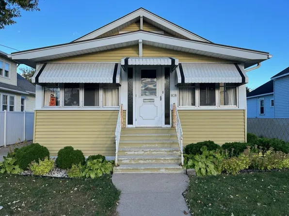 838 Bowen St, Oshkosh, WI 54901