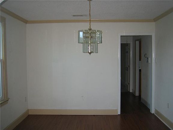 3rd image of 2431 Mistletoe St
