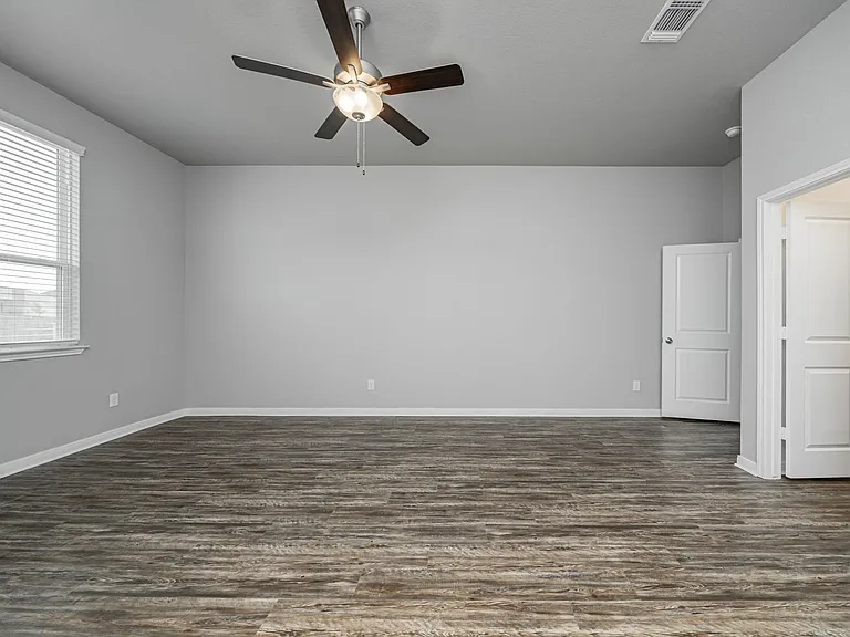 521 Fallbrook Dr — Photo 24