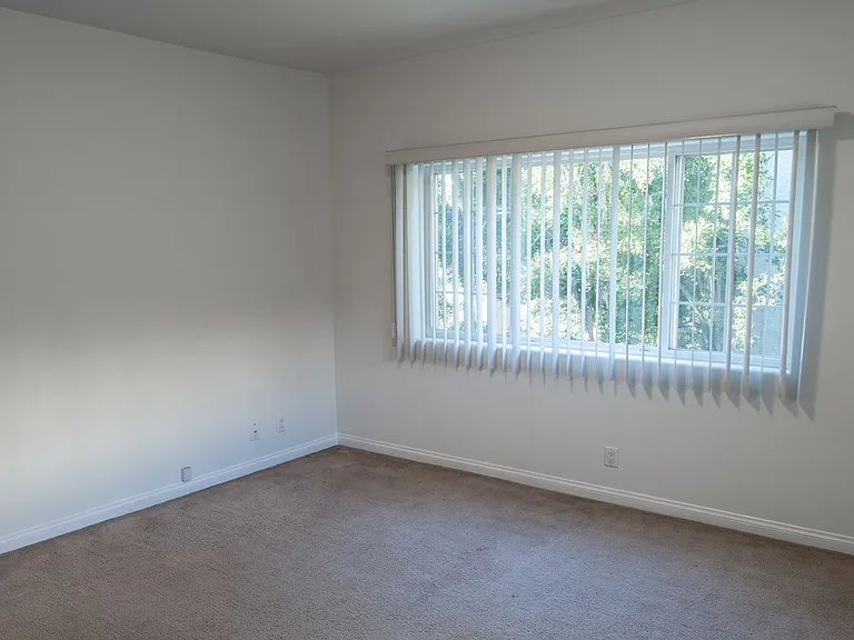 1731 Corinth Ave — Photo 9