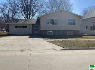 640 Reed St, Akron, IA 51001