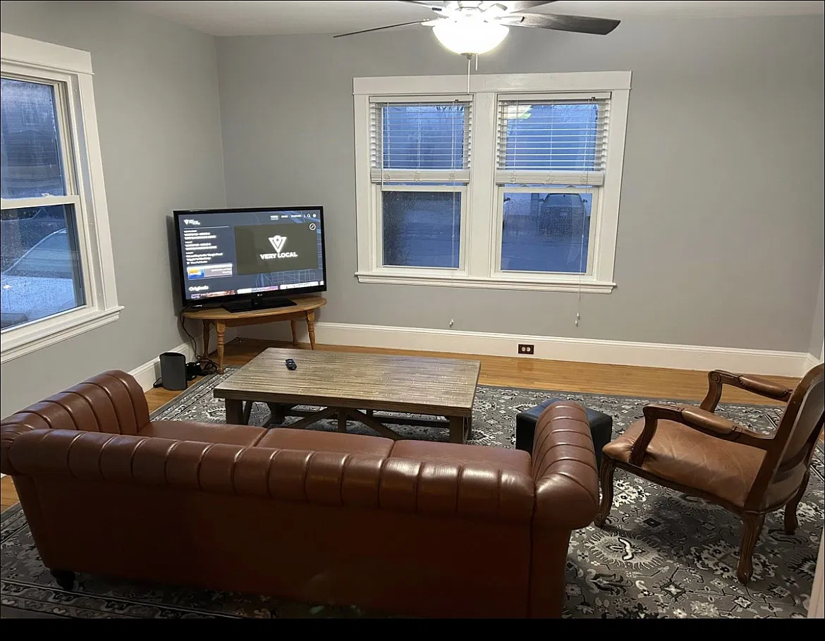 2 bed, 1100 sqft, $2,600 — Photo 2