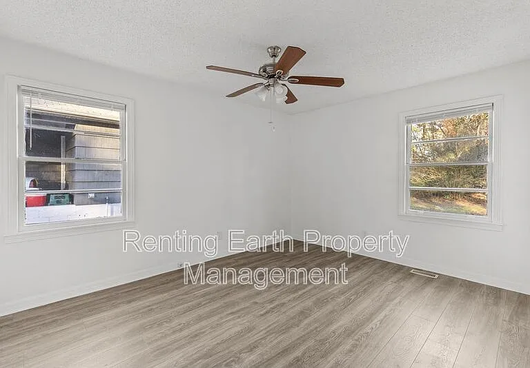2321 4th St NE — Photo 9