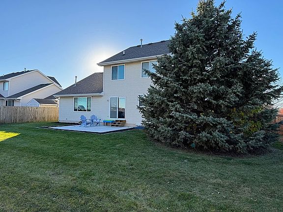 4th image of 205 SE Crabapple Dr