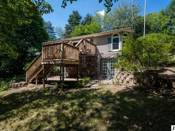 136 W Shore Dr, Jerome, MI 49249