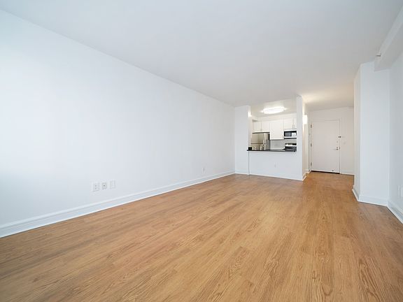 3rd image of 140 Riverside Blvd APT 1115