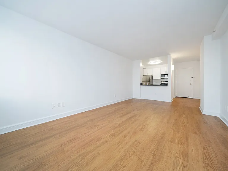 140 Riverside Blvd #2009 — Photo 3