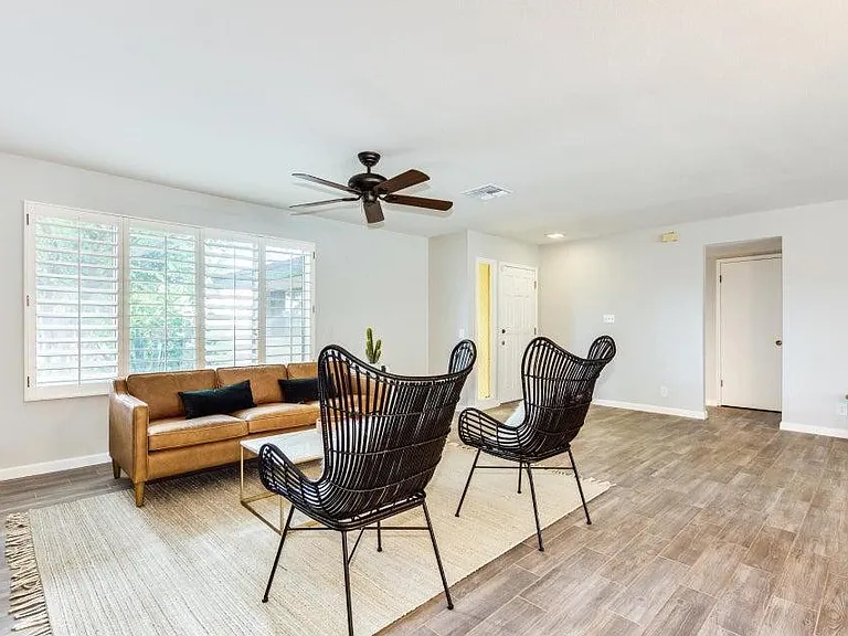 2218 E Cactus Wren Dr — Photo 16