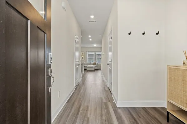 3 bed, 2.5 bath, 1404 sqft, $2,200 — Photo 2