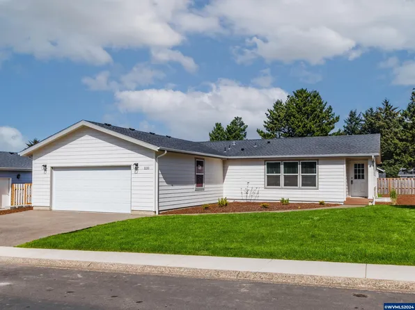 1110 SW Ocean Hills Dr, Waldport, OR 97394