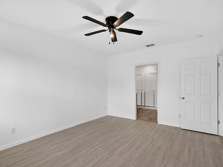 393 SW Tarra Ave — Photo 17
