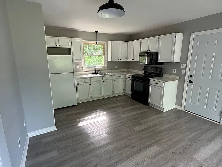 11118 Pine Hill Rd — Photo 3