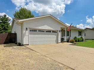 5411 S Brookstone Dr, Rochelle, IL 61068