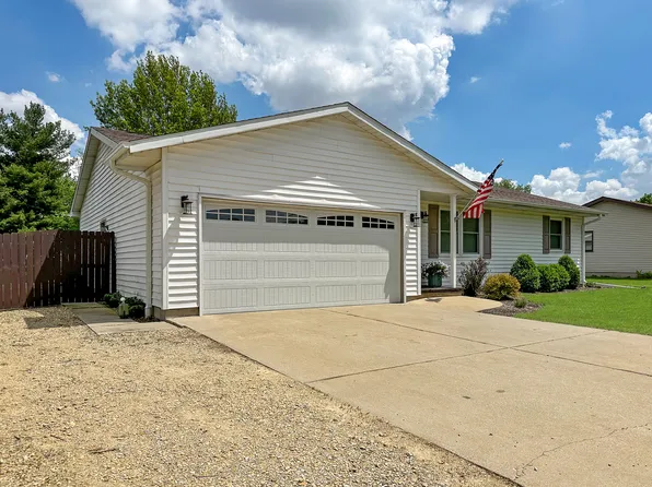 5411 S Brookstone Dr, Rochelle, IL 61068