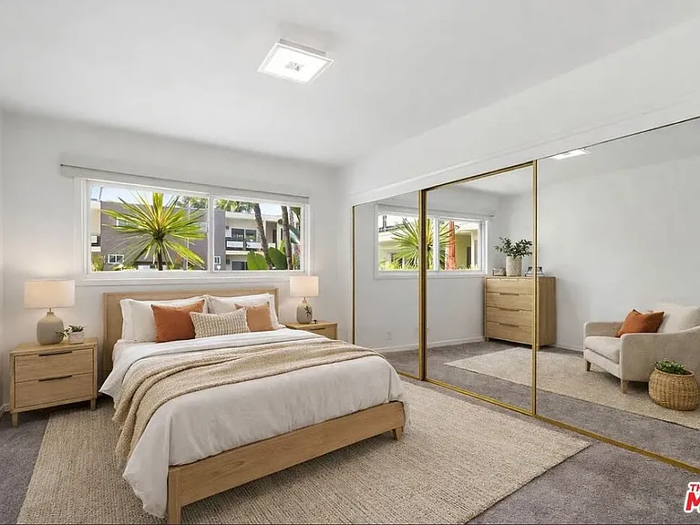 1233 N Laurel Ave #109 — Photo 5