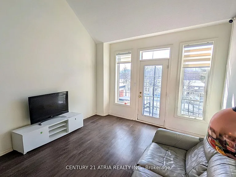 8 McAlister Ave — Photo 7