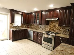 11 W 39th St, Bayonne, NJ 07002