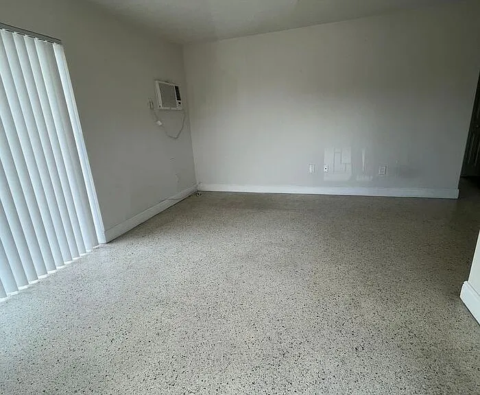 70 SW 30th Ave #12 — Photo 4