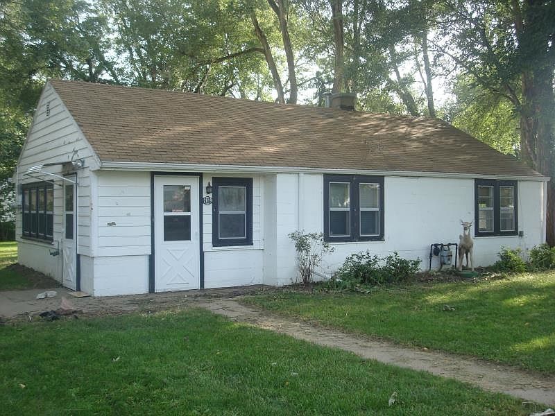 1st image of 2819 Josephine St