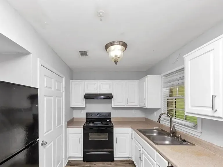 Forest Villa Dr NW — Photo 10