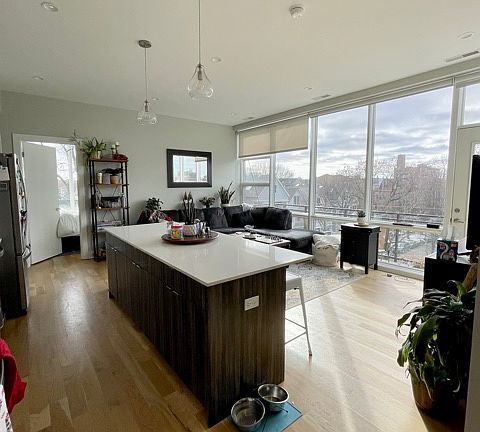 4th image of 3334 N Southport Ave #303