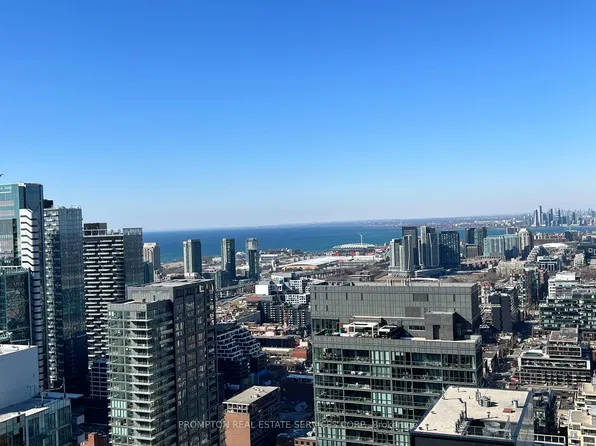 87 Peter St Unit Penthouse 312, Toronto, ON M5V 0P1