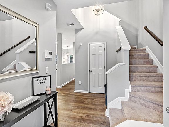 5th image of 36 Rock Side Ct