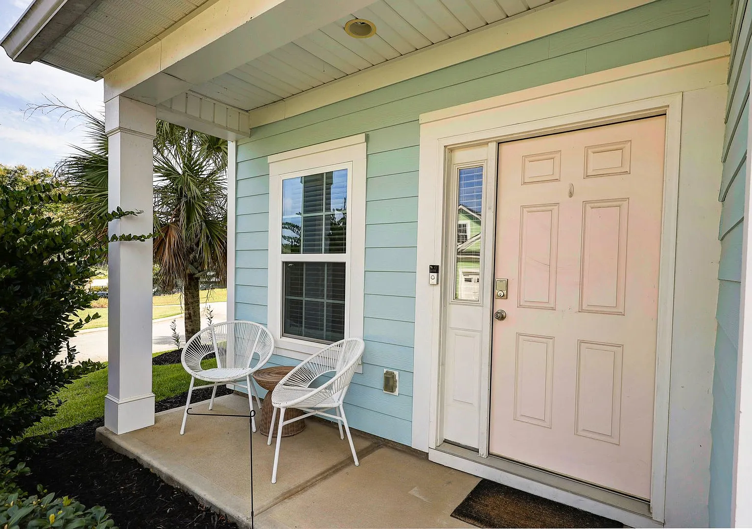 Partially Furnished Lakefront Retreat in Sunset Bay Stunning Views & Resort-Style Amenities — Photo 2