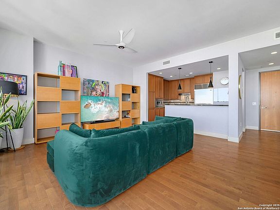 3rd image of 610 E MARKET ST #2816