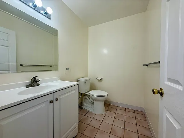 712 Prospect Row — Photo 11