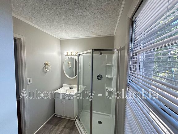 3rd image of 1414 S Kilbourne Rd