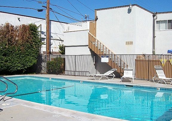 2nd image of 2621 Harbor Blvd #A