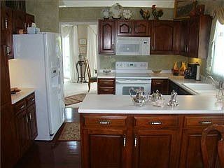4th image of 3548 Clearwater Cir