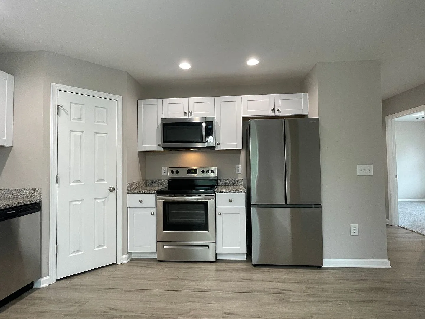 Modern 3BR Bungalow in Kannapolis — Photo 4