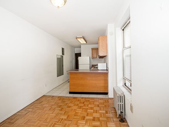 4th image of 246 E 53rd St APT 19